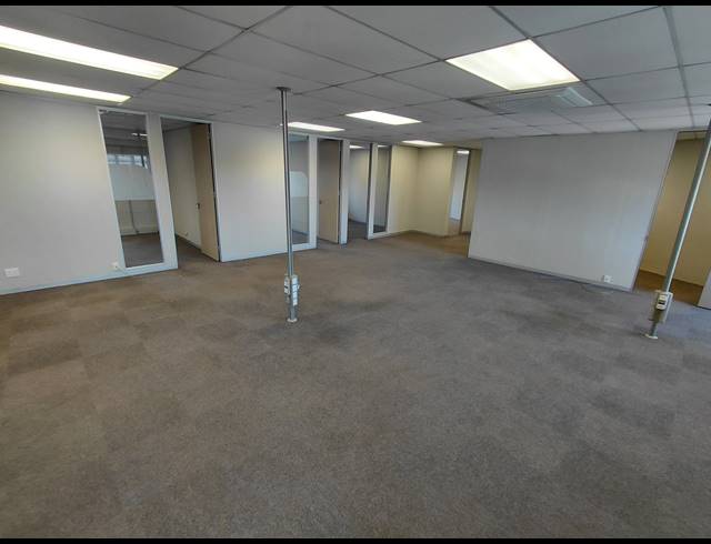 224M² OFFICE TO LET IN FOURWAYS